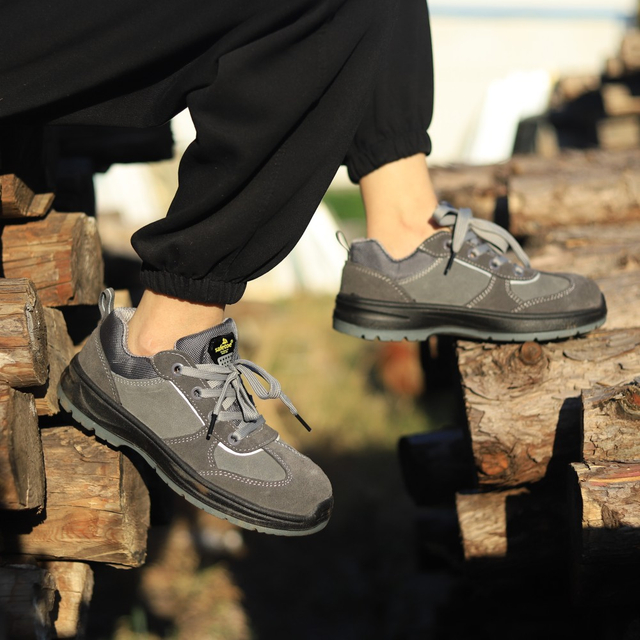 Sepatu keselamatan abu -abu untuk wanita